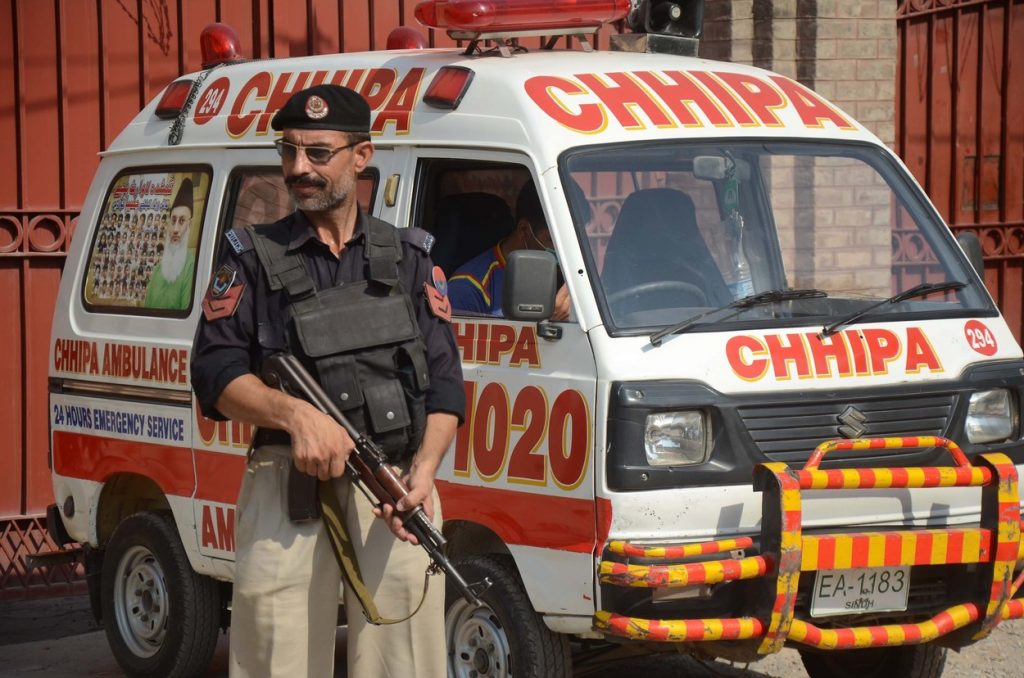 Focar de holeră în Pakistan, pe fondul caniculei și a secetei, care au provocat o criză a apei potabile. Mii de oameni s-au infectat după ce au băut apă cu rugină