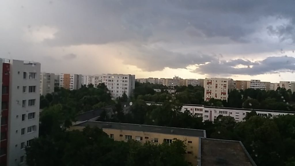 Cod galben de furtuni în 31 de județe, până joi seara. ANM a emis și o informare meteo de ploi, în următoarele trei zile