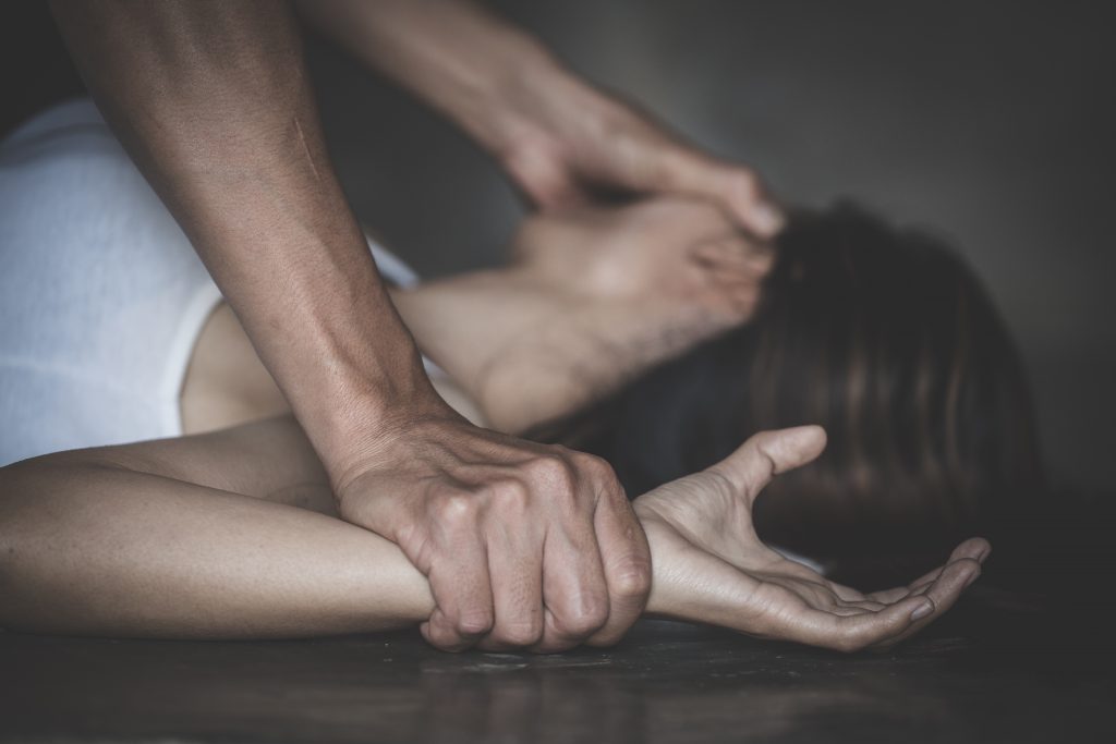 Român stabilit în Italia, acuzat de VIOL de propria fiică. Fata a recunoscut că mințise, abia după 6 ani, explicând și motivul