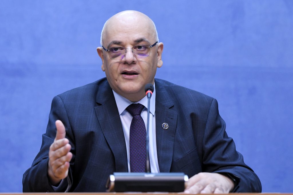 Arafat: Ne gândim să se efectueze mai multă muncă la domiciliu şi nu la faţa locului. Acest lucru poate să devină imperativ