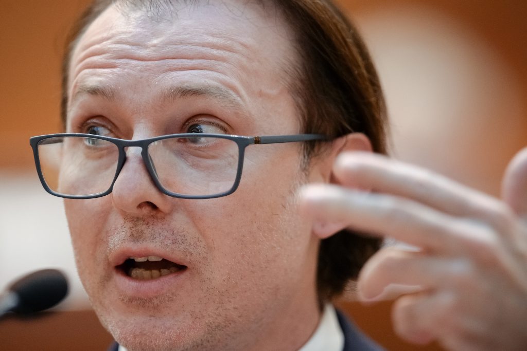 Premierul Florin Cîțu: „Din estimările noastre, săptămâna viitoare ar trebui să începem etapa a doua de vaccinare anti-COVID / Cele 932 de centre trebuie să fie gata”