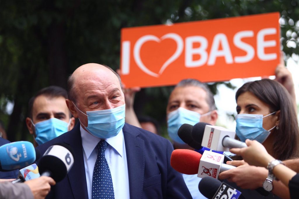 Traian Băsescu s-a vaccinat la centrul de la Spitalul Militar Carol Davila
