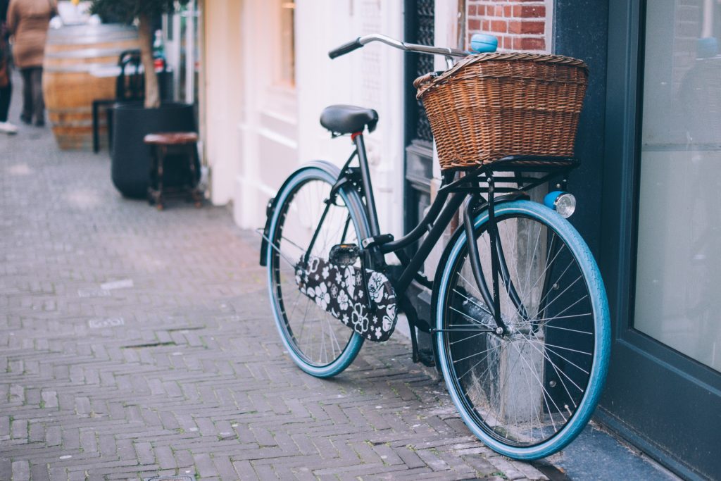 Un român a devenit erou în Italia, după ce a prins un hoț de biciclete
