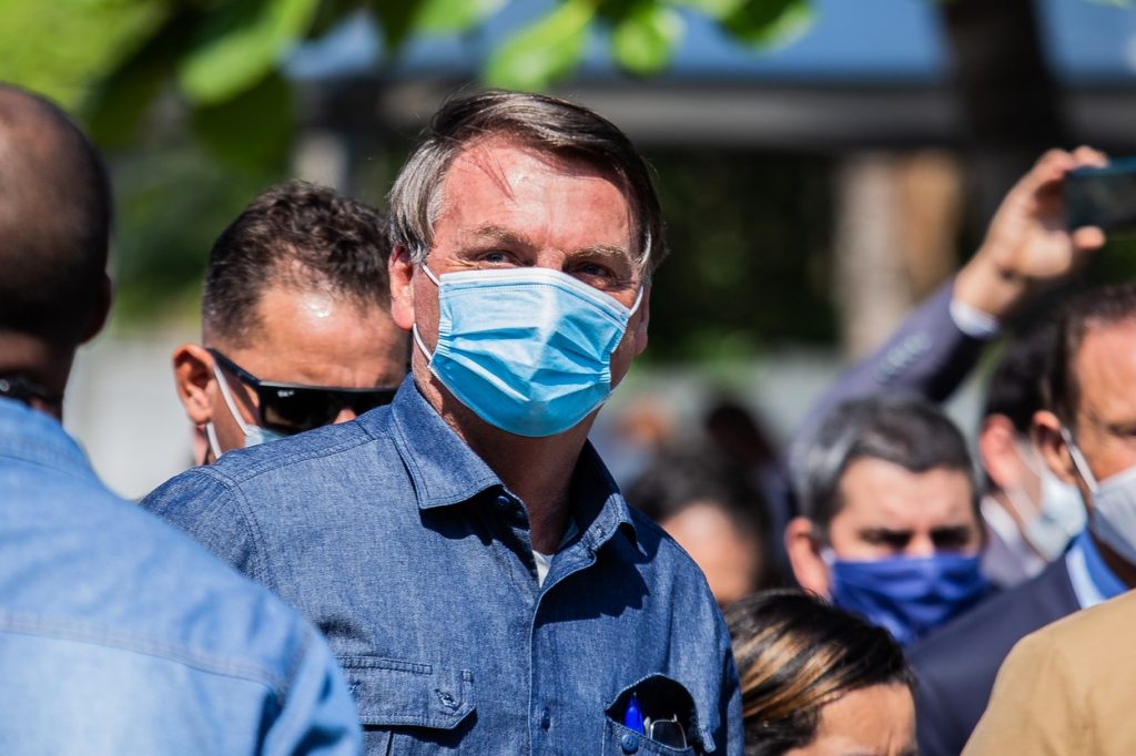 Președintele brazilian, internat în spital cu dureri abdominale. În 2018, Jair Bolsonaro a fost înjunghiat în stomac la un miting electoral