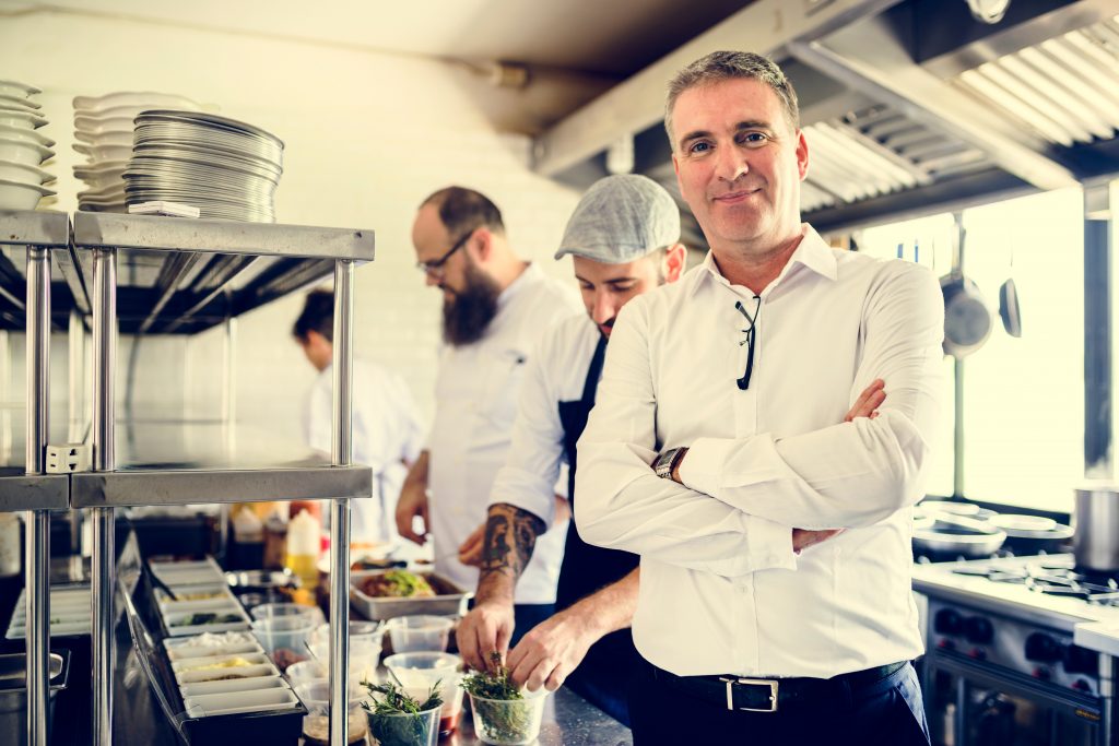 HORECA. Ministrul Economiei anunță pentru 2021 o schemă de ajutor de stat de 500 milioane euro. Modul de finanțare îl nemulțumește