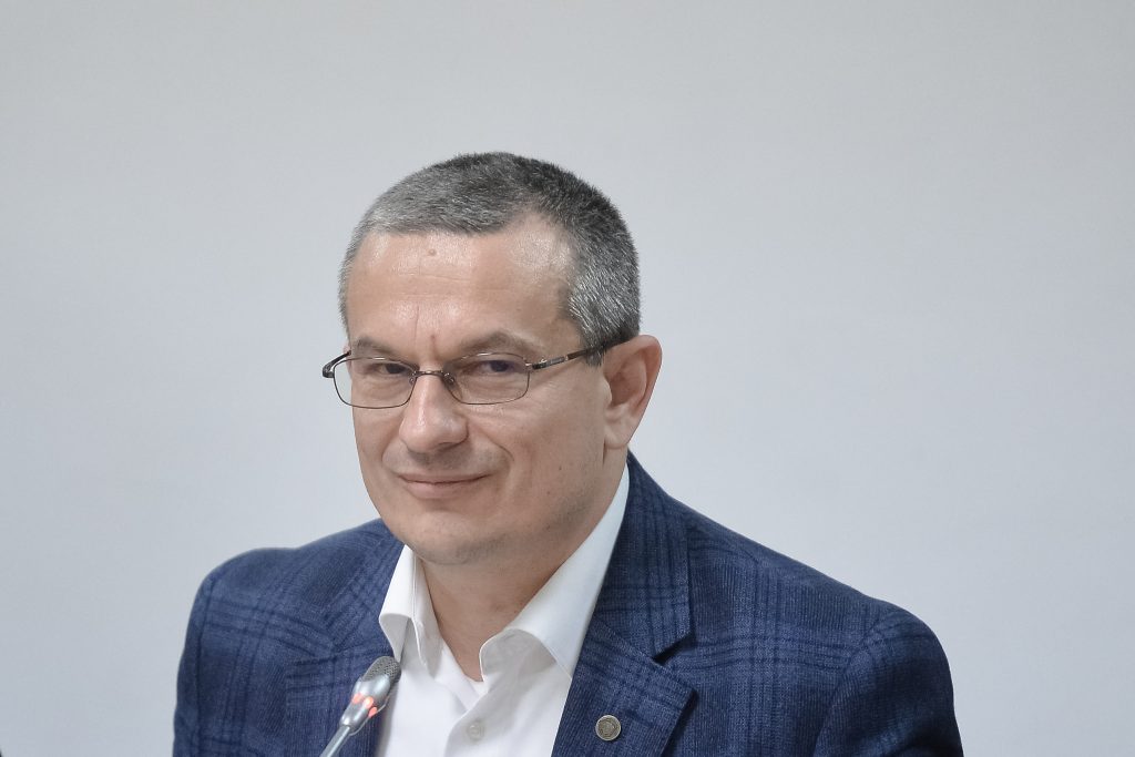 Csaba Asztalos: Nu există cadru legal pentru introducerea certificatului verde. Adoptarea ordonanței de urgență ar putea să ridice semne de neconstituționalitate
