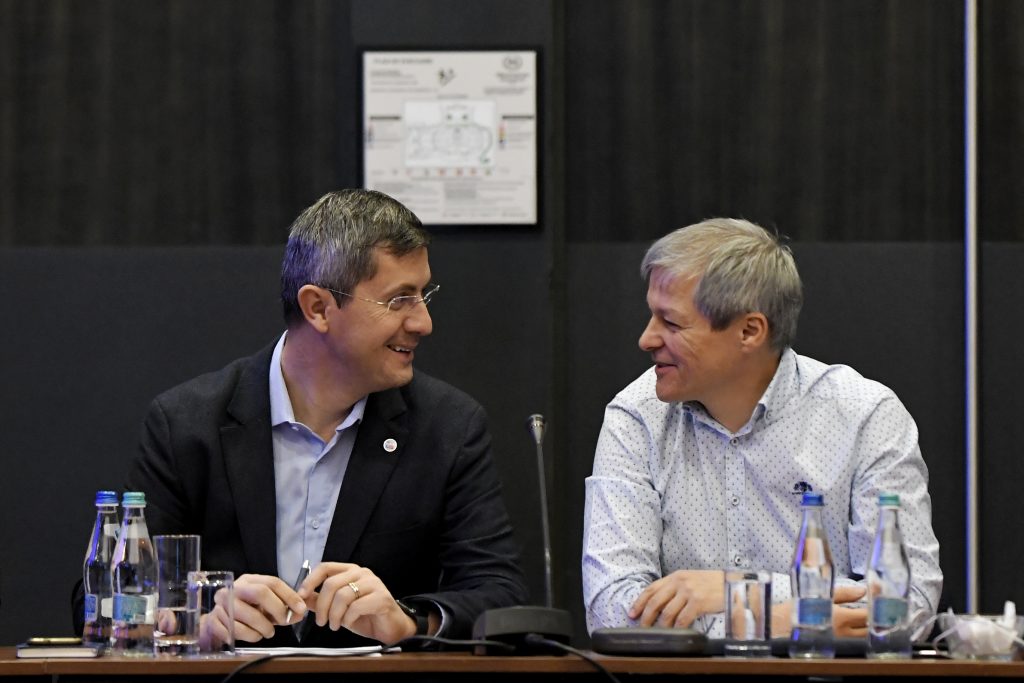 Dacian Cioloş și Dan Barna, atacuri la adresa liberalilor: USR PLUS nu se va mulțumi cu firimituri și mărunțișuri în coaliție