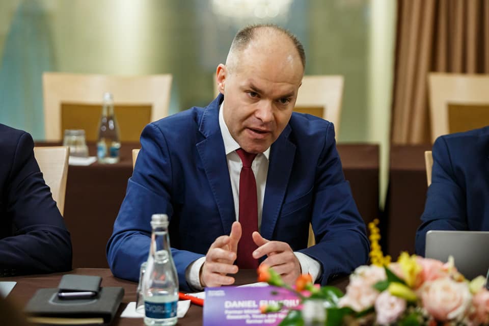 Ce crede Daniel Funeriu despre adaptarea sistemului de învățământ la nivelul modelului finlandez: Ar trebui să aducem în țară 20 de milioane de finlandezi/ Anul școlar ar trebui prelungit
