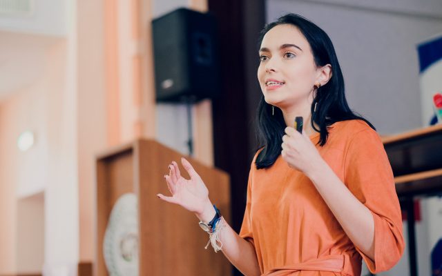 EXCLUSIV | De ce crede o fostă absolventă cu media 10 la bacalaureat, activistă în domeniul educației, că reforma ministrului Educației lasă multe goluri. ”Înlocuim tezele semestriale, dar ce punem în loc?”