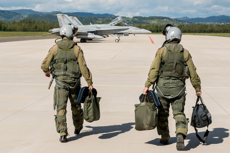 29 martie, calendarul zilei: 20 de ani de la intrarea României în NATO / Trei ziariști români, răpiți în Irak / Aniversarea lui Dan Bittman