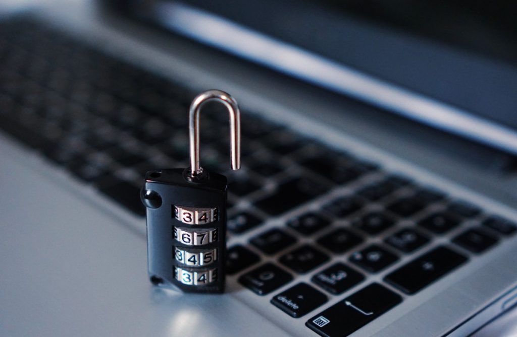 Studiile arată că 75% dintre companii vor prefera ca angajații să lucreze de acasă: Securitatea cibernetică, în topul preocupărilor managerilor