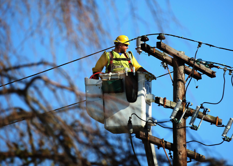 Reacție. Specialiștii în piața energiei electrice spun că prețul facturilor va crește cu mai puțin decât s-a estimat, în urma liberalizării