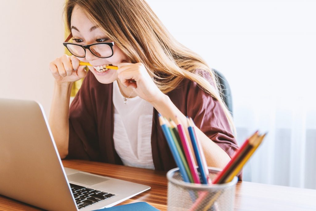 Raport Zelist: Românii, mai activi pe Facebook pe durata pandemiei. Care sunt cele mai virale postări din 2020