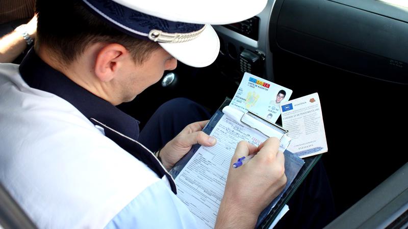 Toți șoferii trebuie să știe asta! Cu câți km/h poți depăși limita de viteză fără să fii AMENDAT
