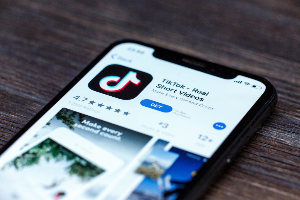 ​Provocările de pe TikTok cu magneți fac victime în rândul copiilor. Zeci de copii, supuși unor operații chirurgicale