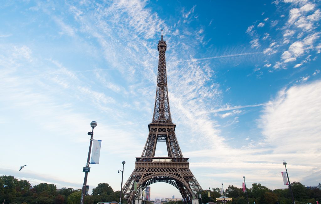 Turnul Eiffel s-a redeschis începând de vineri pentru vizitatori
