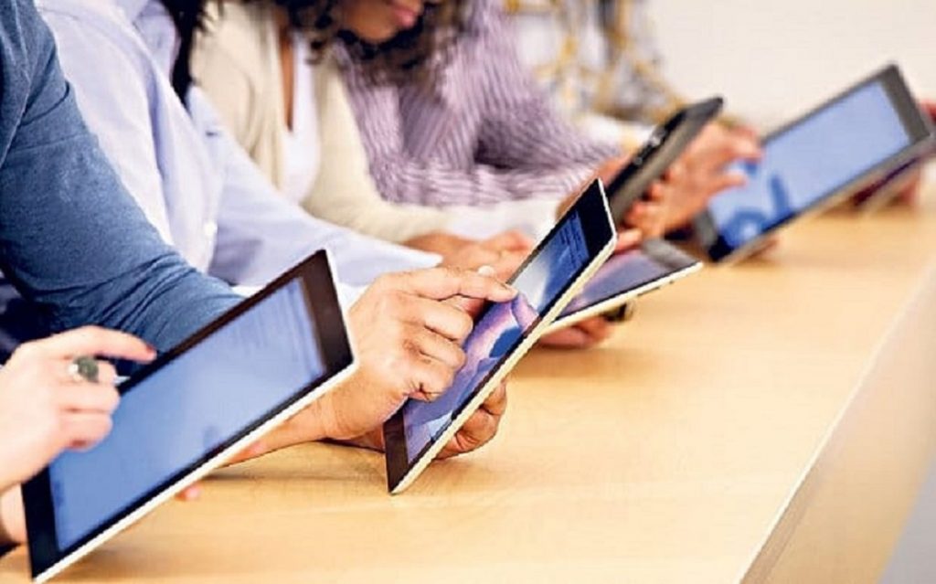 Studiu. Românii nu pun mare preț pe brand când cumpără echipamente electronice. Alt criteriu este decisiv