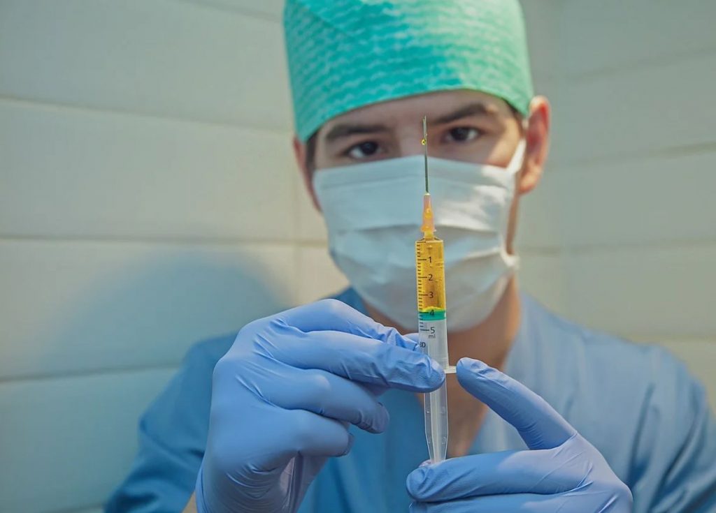 Olanda suspendă utilizarea vaccinului AstraZeneca