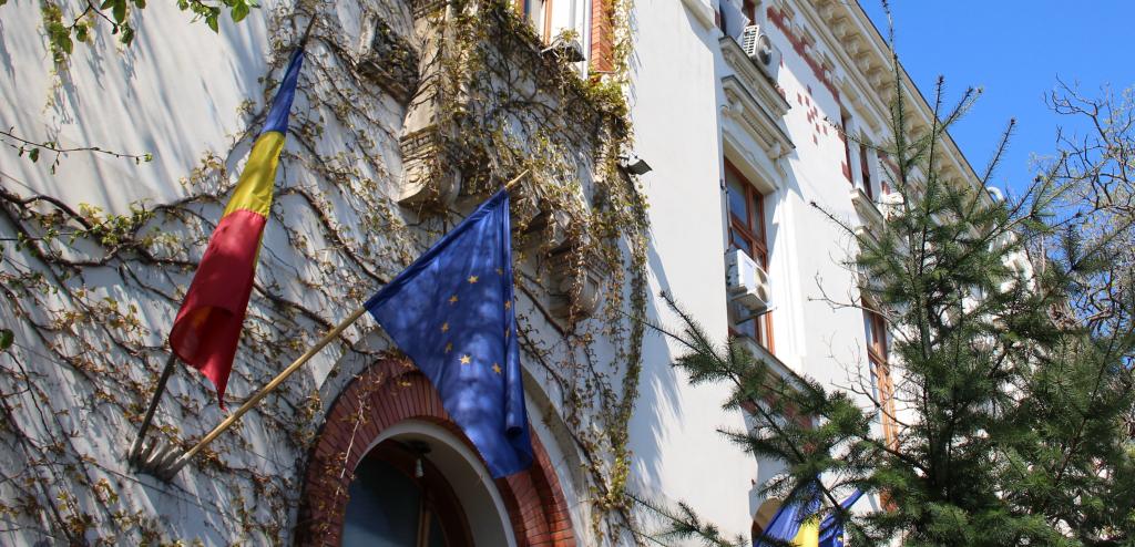 Vești bune de la Ministerul Educației! Burse de peste 2.300 de lei pentru a urma masteratul didactic. Câţi tineri sunt incluşi în programul-pilot