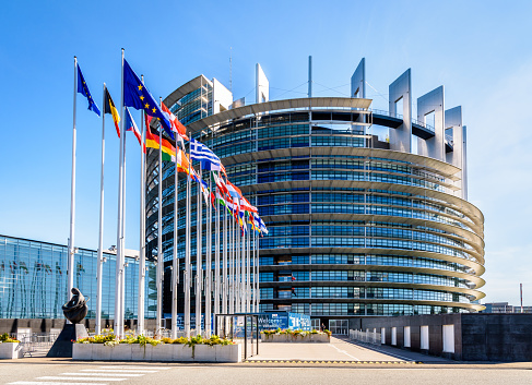 DIRECTIVA care ar putea schimba viața de zi cu zi a europenilor. „Companiile nu mai pot păcăli oamenii!” / Parlamentul European şi-a dat acordul final
