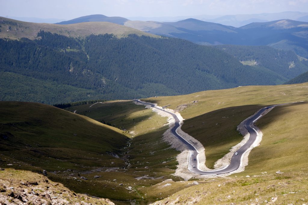 Ceață în Parâng. Orarul de ACCES pe TRANSALPINA, segmentul Rânca-Obârșia Lotrului, se reduce la intervalul 09.00-20.00