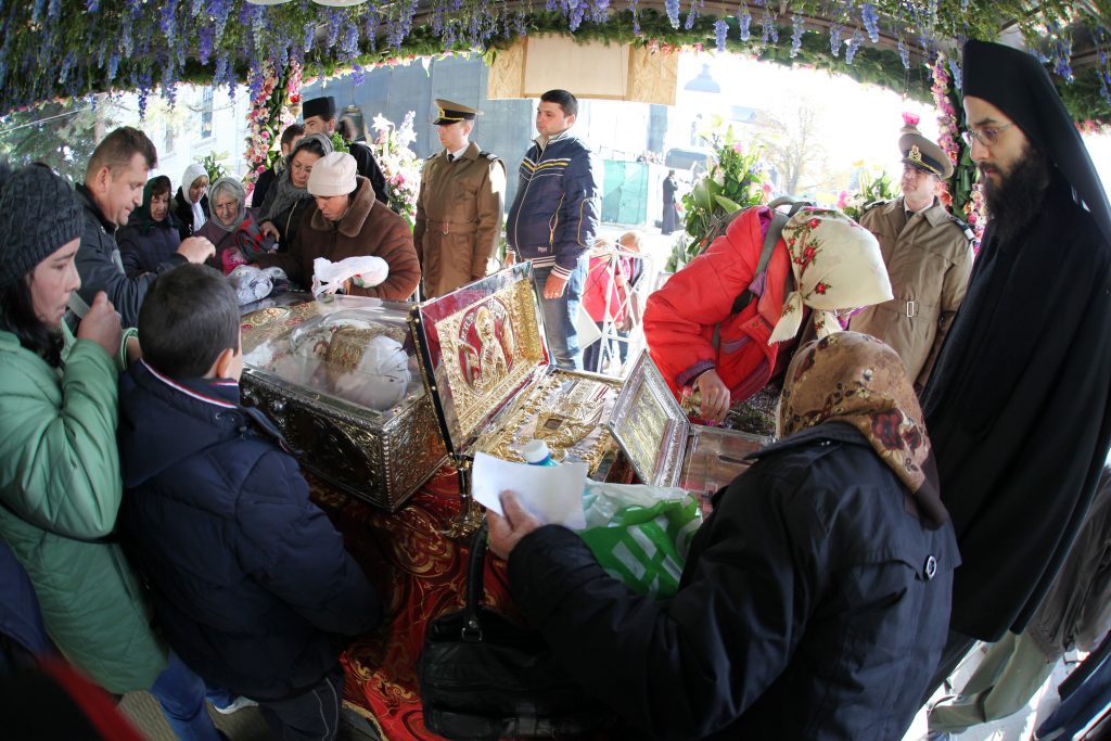 Curtea de Apel București, o primă sentință în favoarea enoriașilor. Au liber la pelerinaje, dar decizia nu e definitivă