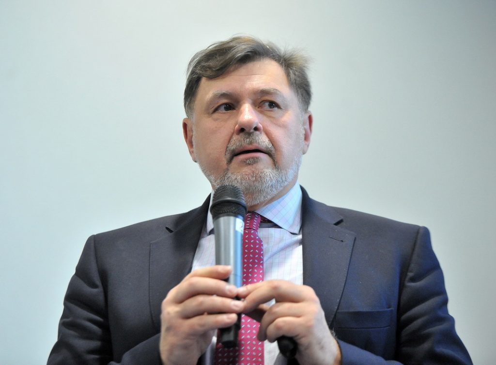 Alexandru Rafila susţine varianta angajării răspunderii Guvernului pe proiectul de lege privind Certificatul COVID: „Face posibilă aplicarea lui când suntem pe trend crescător”