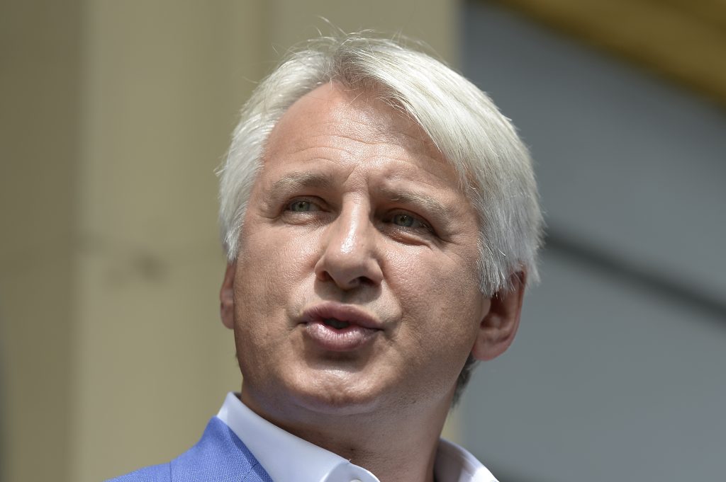 Teodorovici reacționează după ce școlile din București au fost deschise și luni: „Unde nu-i cap… vai de #Anisie!” – FOTO