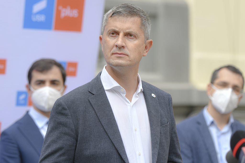 Membrii și simpatizanții USR PLUS îi cer demisia lui Dan Barna: „Ați tras în jos munca multor oameni. De ce nu puteți renunța?”