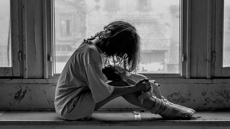 Incest: O tânără abandonată la naștere din Negrești-Oaș a întreținut relații intime cu tatăl ei natural. Ce doi susțin că s-au îndrăgostit unul de altul