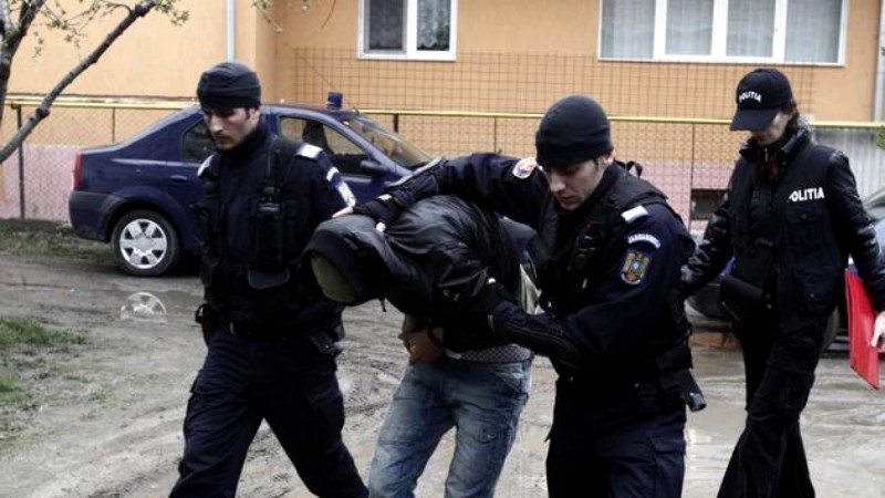 Percheziții și rețineri pentru proxenetism. 13 femei erau obligate să se prostitueze în Capitală și provincie