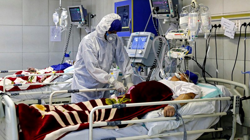 Anunț teribil făcut de un specialist în boli infecțioase. “Următoarele trei luni vor fi cele mai negre de la începutul pandemiei!” Ce se va întâmpla până la Sărbători