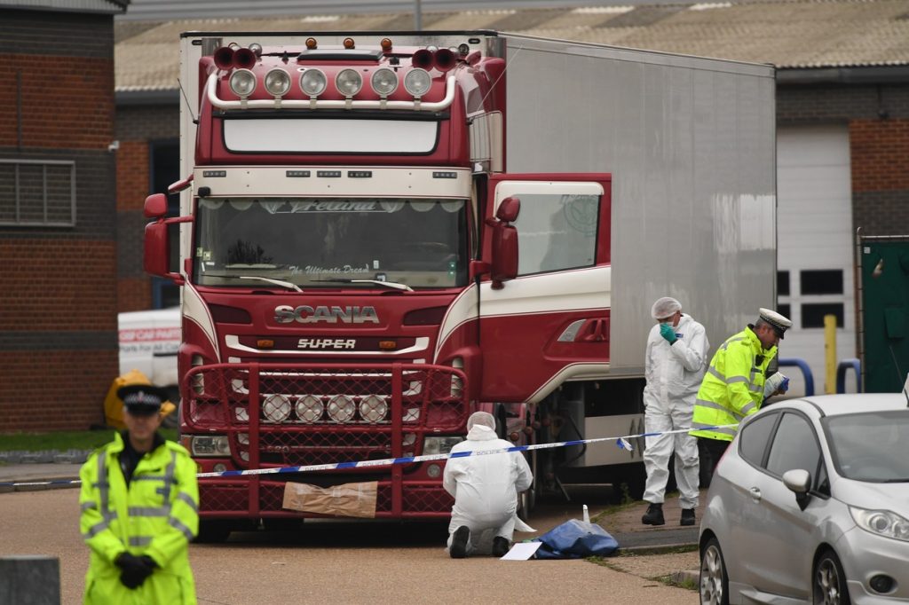 Zeci de cadavre au fost găsite în remorca unui camion în SUA. În ce condiții s-a produs tragedia