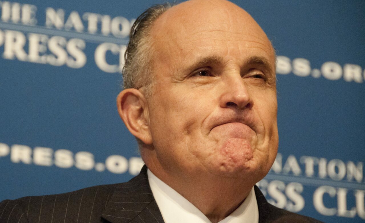 Rudy Giuliani, fostul avocat a lui Donald Trump, dat în judecată pentru hărțuire sexuală