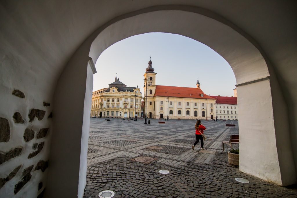 Carantina din Sibiu s-a prelungit cu încă 7 zile. Ce se întâmplă cu deplasarea la secţiile de vot