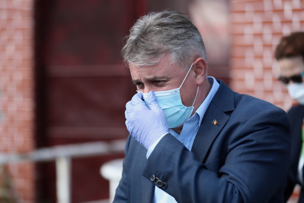 Vor putea merge românii la slujba de Înviere? Răspunsul ministrului de Interne, Lucian Bode