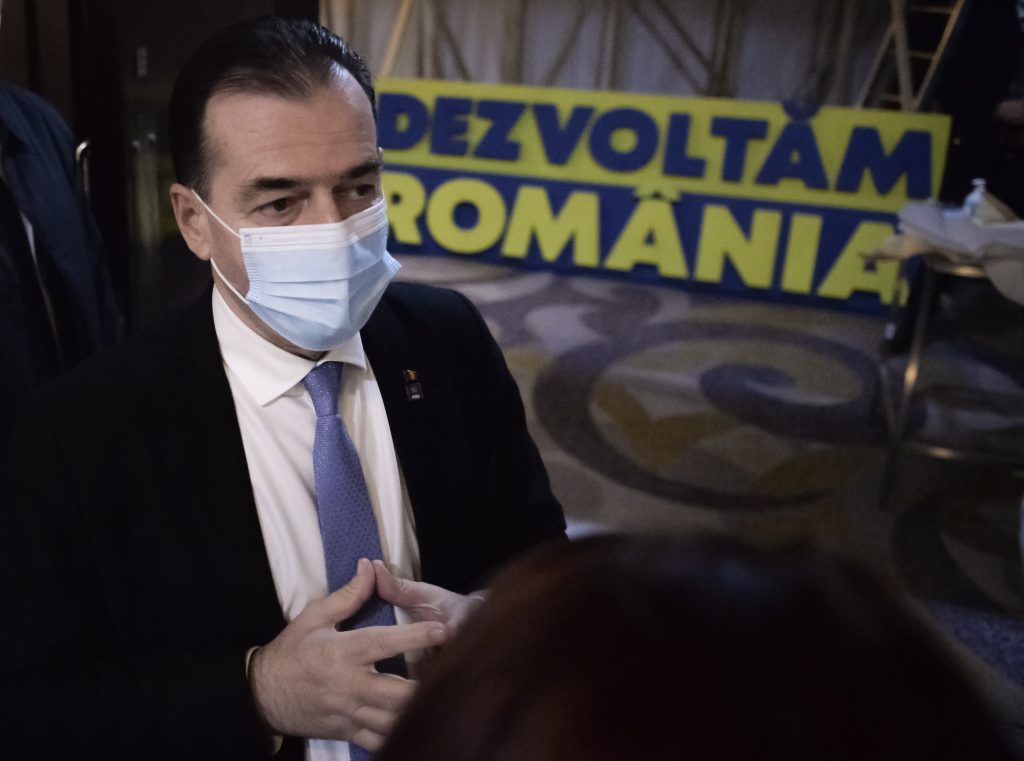 Cât mai durează varianta cu școala online, în România. Fostul premier Ludovic Orban a semnat decizia, chiar înainte de a demisiona