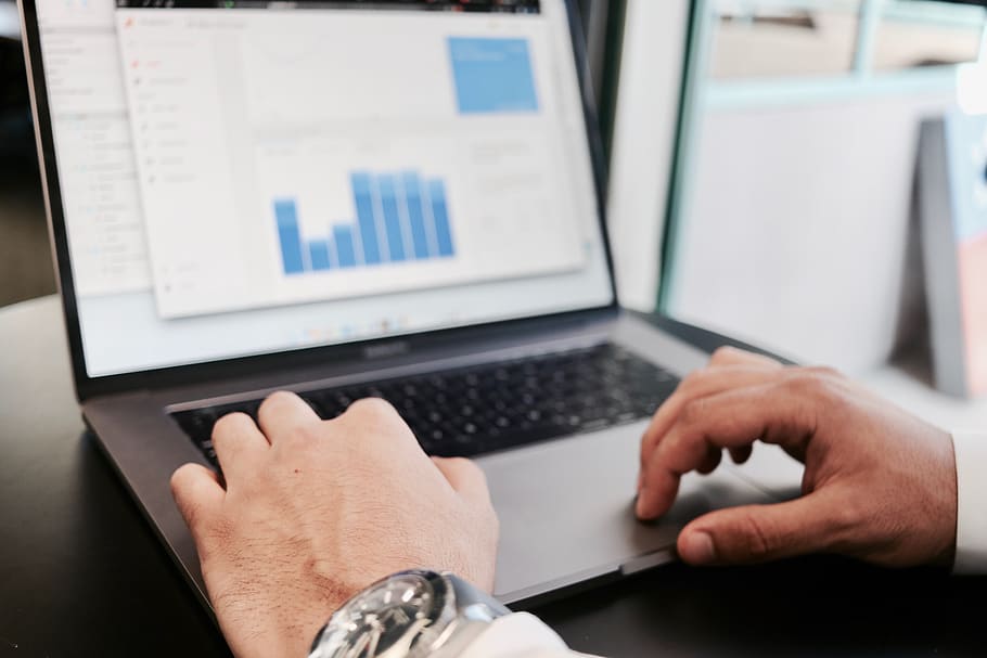 Cursuri gratuite pentru specialiștii IT din România: DevOps și Web Design, în topul solicitărilor