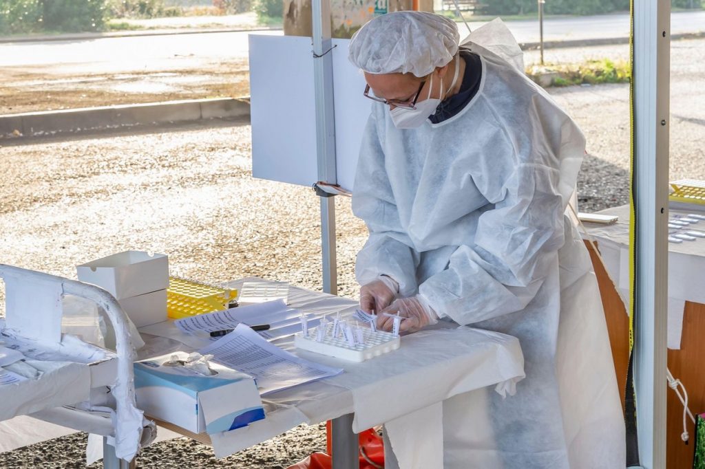 Bucureștiul ar putea avea mai multe centre de vaccinare drive-thru după Paște. „Avem și alte locații pe care le analizăm în perioada următoare”