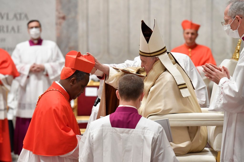 Premieră istorică la Vatican: Papa Francisc instalează primul cardinal afro-american!