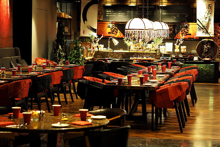 Dezastrul din HoReCa: Activitatea din turism și restaurante a scăzut până la 60%. Și alte servicii au fost afectate