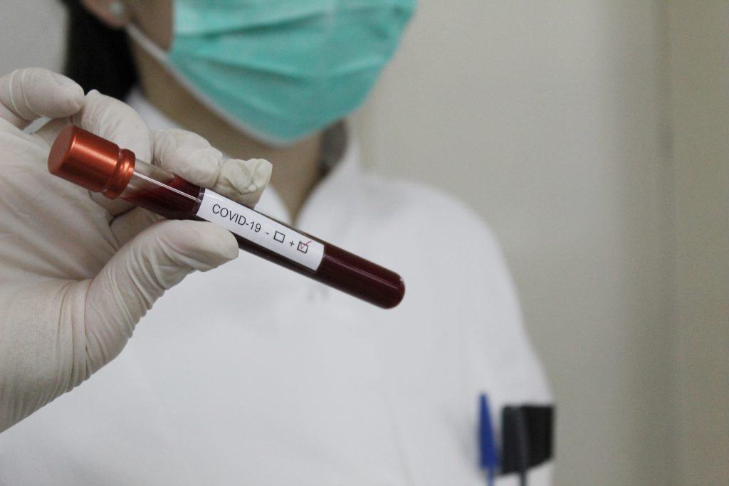 Cum va afecta noua tulpină de COVID-19 eficiența vaccinului? Avertismentul unui specialist: „Mi-e teamă că SARS-COV-2 este unul dintre aceste virusuri”