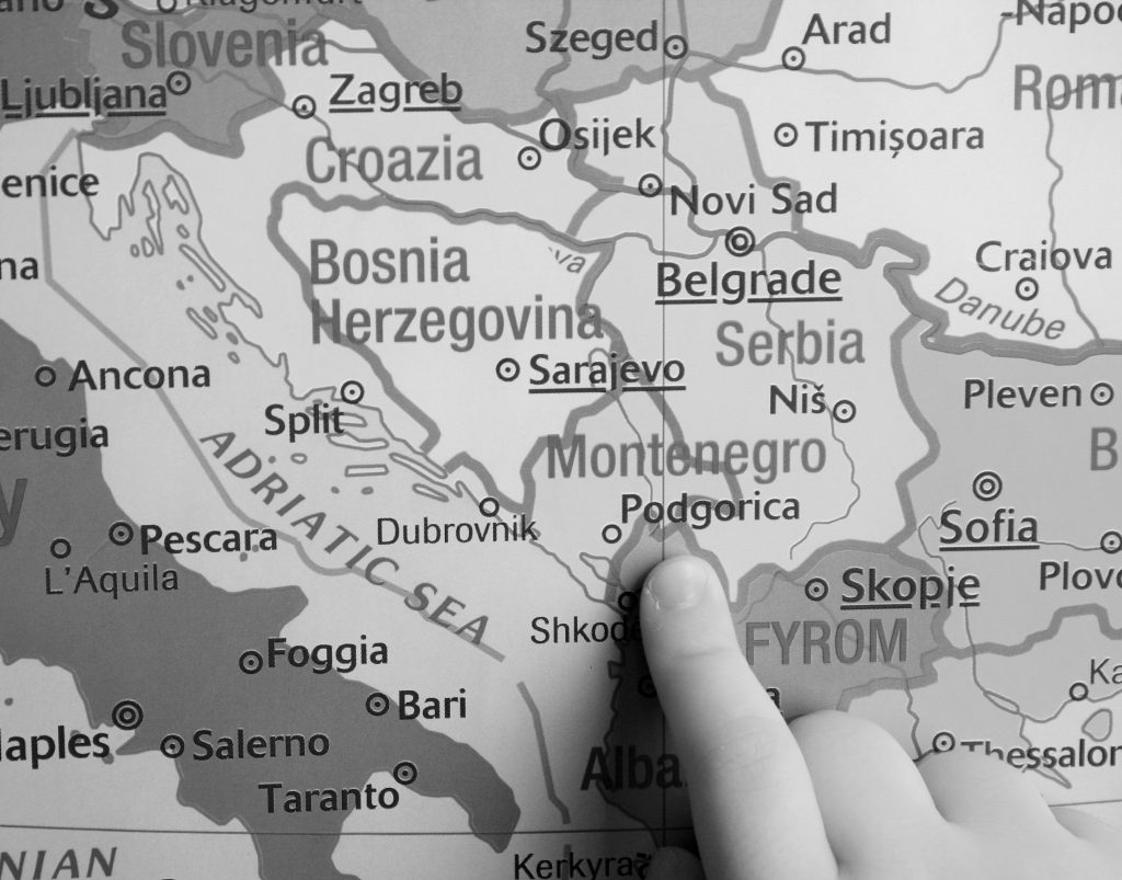 Tensiuni între Muntenegru și Serbia: Și-au expulzat reciproc ambasadorii cu doar câteva zile înainte de instalarea unui guvern pro-sârb la Podgorița