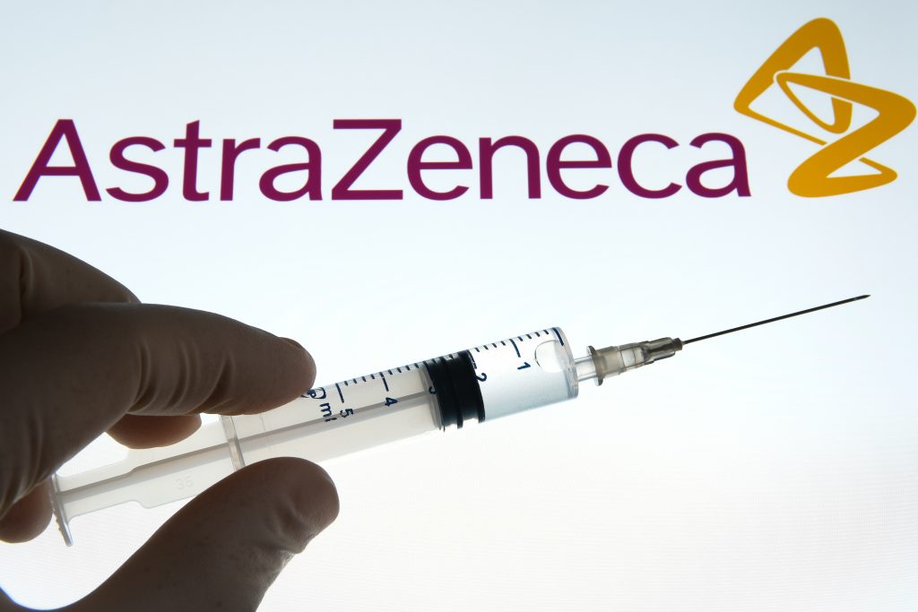 Letonia și Portugalia suspendă utilizarea serului de la AstraZeneca