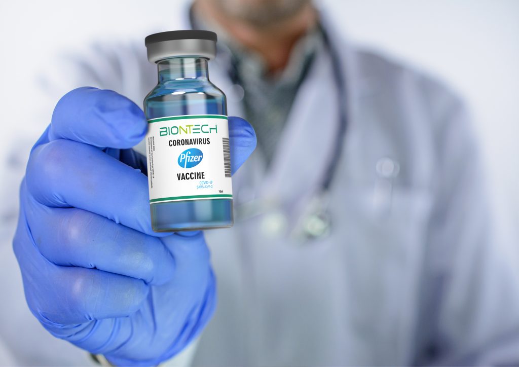 8 ȘTIRI DE LA ORA 8. Pfizer a început să depoziteze vaccinul împotriva COVID-19 în Europa în timp ce Marea Britanie se pregătește să-l aprobe