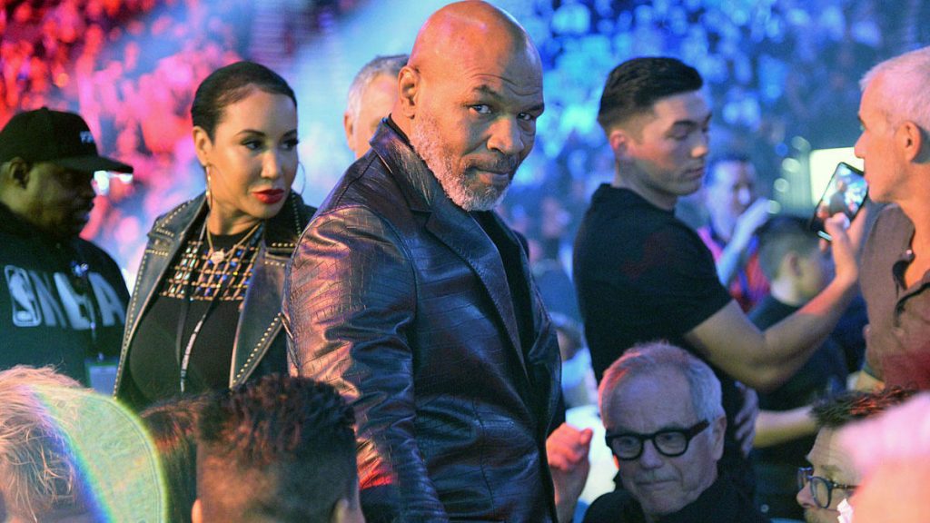 S-a încheiat meciul anului. Mike Tyson – Roy Jones Jr, rezultat surprinzător – Galerie FOTO și VIDEO