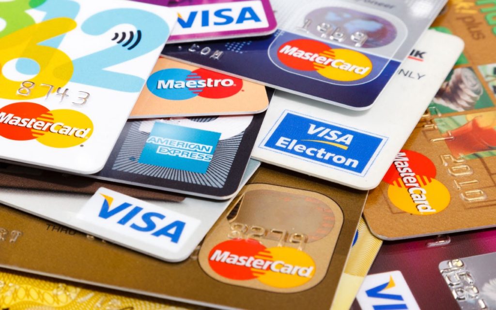 Plăţile online cu cardul, noi reguli în 2021 pentru a preveni frauda