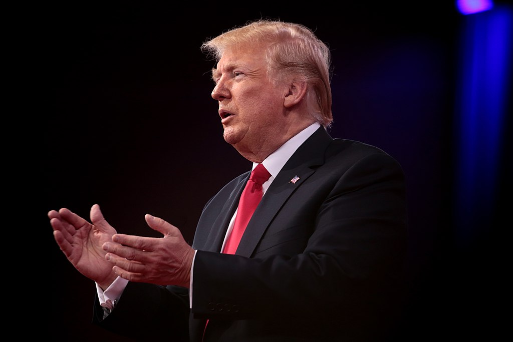 Trump a cedat în fața presiunii! Pe ce cheltuie SUA 900 de miliarde de dolari!
