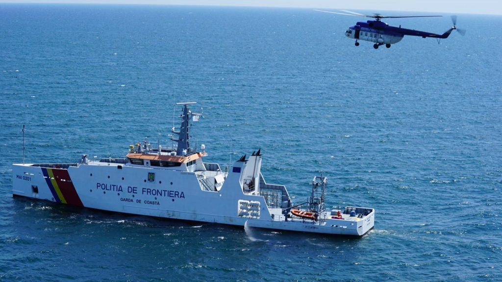 Mărfuri contrafăcute de peste 600.000 lei, confiscate de Garda de Coastă în portul maritim