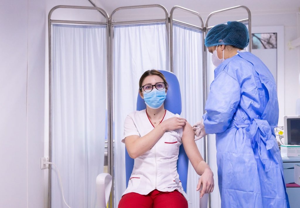 Dezvăluirile unui medic: Cum a fost posibilă obținerea vaccinului anti-COVID într-un timp record